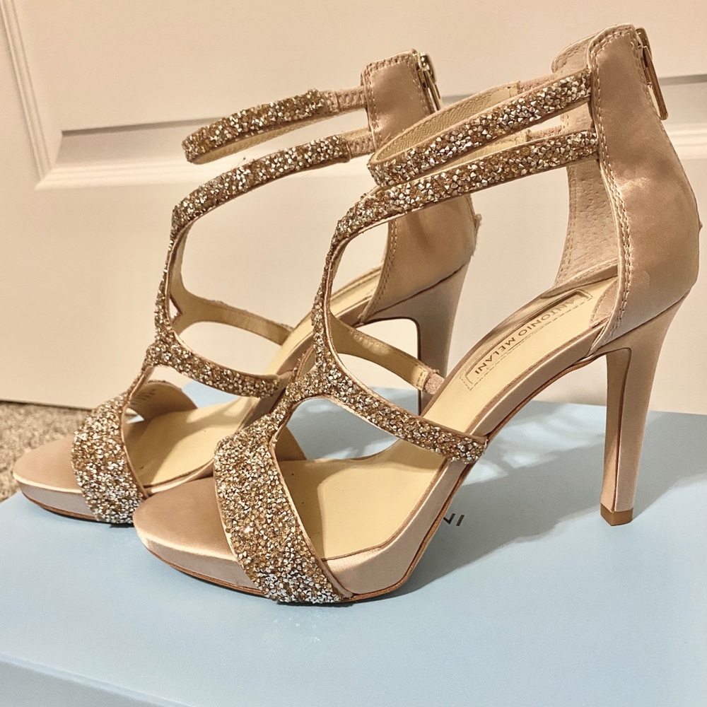 Antonio Melani Heels Women’s size 7 (worn once-great condition)